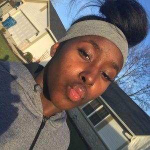 Meet your Posher, Laniya